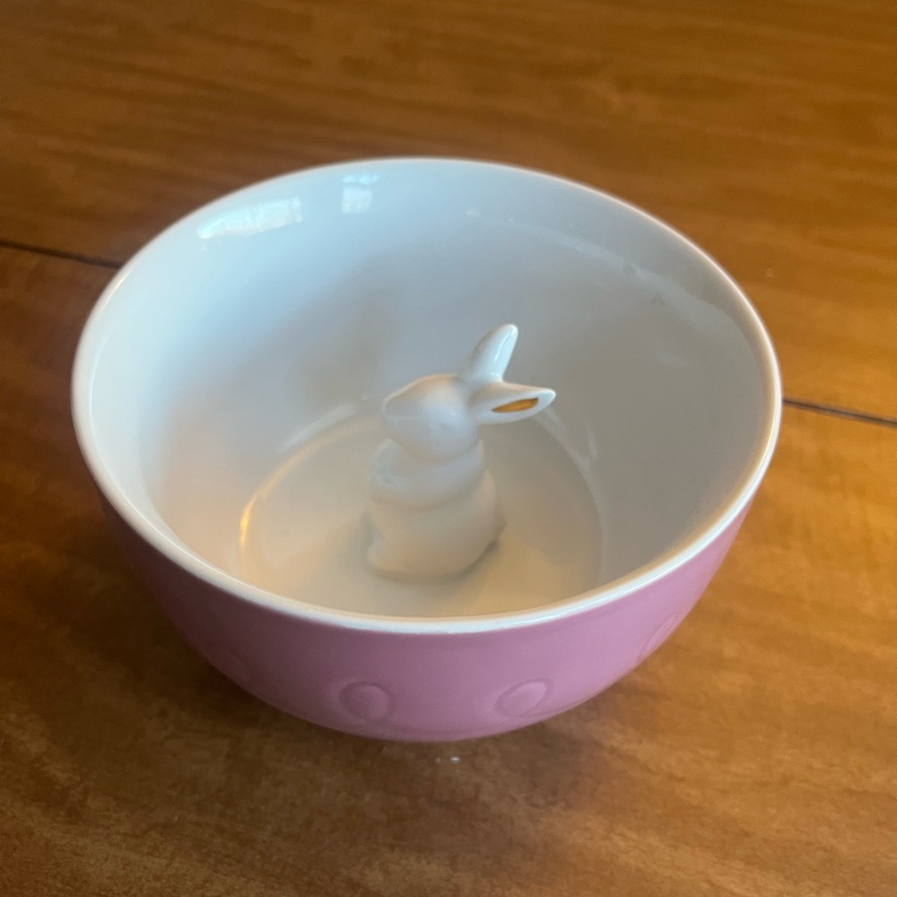 Decorative bunny bowl. Great for Easter